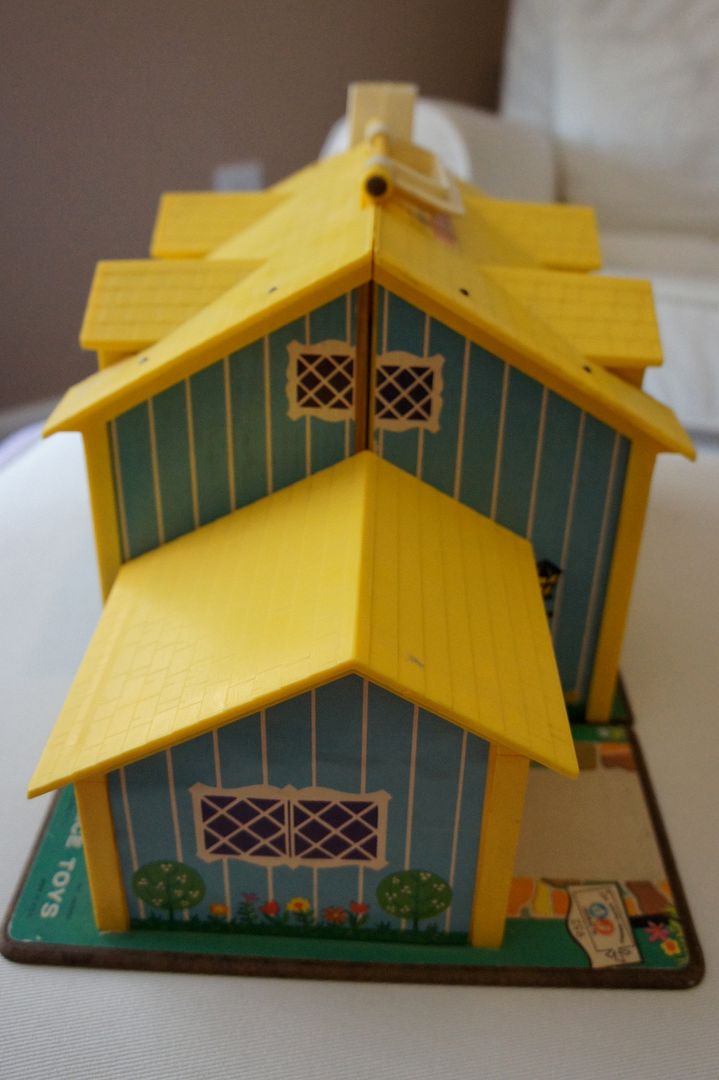 Anne's Odds and Ends Fisher Price Friday (original) Play Family House